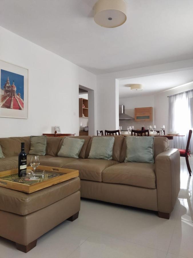 Centrally Located Bugibba Apartment - Seaside Comfort セント・ポールズ・ベイ エクステリア 写真