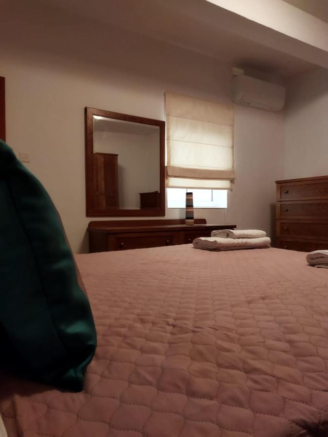 Centrally Located Bugibba Apartment - Seaside Comfort セント・ポールズ・ベイ エクステリア 写真